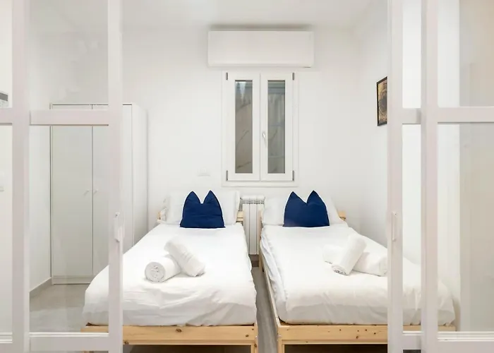 Easystayrome 10 Pax 3 Baths 1 Min From Metro Rome